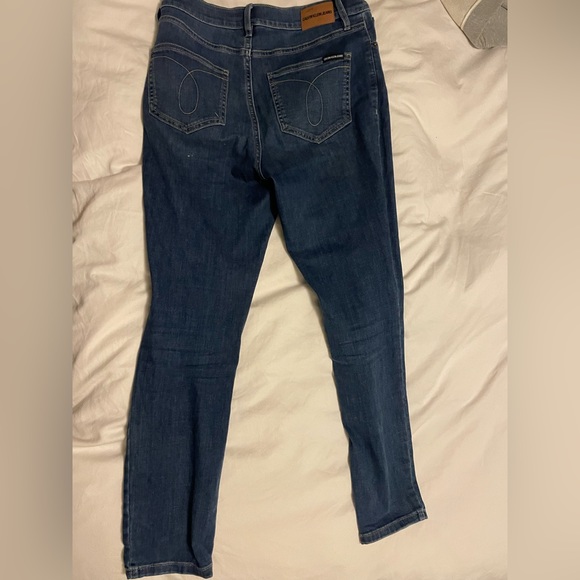 Size 6 Calvin Klein skinny, straight leg indigo blue stretch jean - Picture 1 of 3